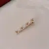 Presilha de Cabelo Flor de Pérola e Strass Elegante e Luxuosa para Meninas, Grampo de Cabelo Requintado para Lateral e Franja, Acessório de Cabelo com Presilha de Bico de Pato