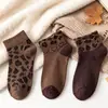 Meias Femininas de Cano Médio com Estampa de Leopardo em Tons de Café, Novidade Outono/Inverno Transfronteiriça, Meias da Moda com Esquema de Cores Melard