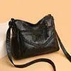 Bolsa tote grande para atacado para mulheres de meia-idade, nova bolsa de ombro casual retrô para sair, bolsa transversal para mães