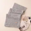 Bufanda versátil de cachemir romántica de alta gama de color liso para mujer, bufanda cálida de cuello engrosada nueva de otoño e invierno para parejas