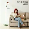 Lámpara de Pie Flor Roja Pequeña para Sala de Estar junto al Sofá, Luz Ambiental de Dormitorio de Alta Gama, Estudio Dopamina, Regalo para Habitación Infantil