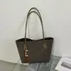 Bolsa de Ombro Artística Estilo Retrô 2026 Outono Nova Cor Sólida Simples Moda Chique Alta Aparência Bolsa de Ombro Única