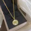 Colar geométrico circular cravejado de diamantes em formato de grão de arroz para mulheres, acessório de corrente para clavícula de luxo leve, joia de aço titânio que não desbota
