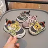 Sapatos Caminhantes Novos para Bebê Primavera e Outono Sapatos Infantis de Solado Macio Antiderrapantes para Esportes ao Ar Livre Tênis de Corrida para Meninos e Meninas Sapatos de Pai