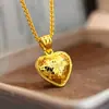 Collar con colgante de corazón con escamas de dragón y grietas de hielo de doble cara en oro de arena vietnamita, una cadena para la clavícula moderna y que conserva el color para mujer
