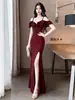 Vestido Negro Sexy de Hombros Descubiertos con Volantes, Ceñido a la Cintura, Abertura y un Vestido de Noche de Alta Gama con Falda de Sirena
