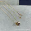 Collar de Panal de Alta Gama con Tachuelas de Diamante CNC con Colgante Cilíndrico con Patrón de Diamante, Cadena Hexagonal de Lujo para Clavícula para Mujer