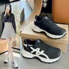 Sapatos Agan Femininos 2026 Novo Estilo Superfície de Couro Sapatos Femininos Impermeáveis Antiderrapantes Absorção de Choque Leves para Corrida Brancos Casuais Sapatos Esportivos