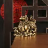 Novo Latão Retrô Pixiu Dinheiro Pisando em uma Bola Ornamento de Pixiu de Cobre Decoração de Mesa de Escritório Artesanato de Cobre