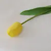 Flor artificial que contiene Yang, sensación hidratante, tulipán, flor artificial, decoración, sala de estar, sosteniendo flores, foto, rosa, blanco