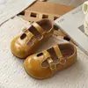 Zapatos de cuero huecos estilo francés, nuevos zapatos de princesa con hebilla versión coreana para niñas primavera y otoño 2026, zapatos de suela blanda para combinar con faldas