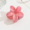 Pinza para el Cabello Cruzada de Flor de Plumeria de Tamaño Mediano de 4 cm, Accesorio para el Cabello de Moda Europea y Americana con Flor de Gradiente de Dos Tonos para Media Recogida
