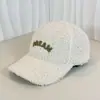 2024 otoño e invierno nuevo gorro de béisbol coreano simple para combinar con todo de lana de cordero con letra bordada cara pequeña para niños