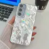 Funda de teléfono móvil IMD con orificios finos electrochapada para Samsung S24ULTRA tendencia A54 película para lente A55 patrón de plumas S24FE