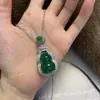 Collar para mujer con colgante bañado en plata con figura de Buda de calcedonia blanco hielo, diseños de hoja y calabaza, ágata y jade de Maitreya