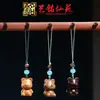 Palo de rosa Sándalo Sándalo verde Panda rojo tallado Cadena para teléfono DIY Colgante Decoración de mochila