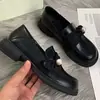 Mocasines Zapatos de Mujer 2025 Otoño Nuevo Estilo Perla Elevadores Versátiles Suela Blanda Zapatos Pequeños de Cuero Lazo Zapatos de Frijol Negro