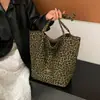 Bolsa Tote de Lona Casual Grande Capacidade para Mulheres, Design Tendência 2025, Estampa de Leopardo, Dupla Face