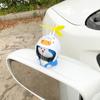Decoración de coche Doraemon decoración de coche eléctrico accesorios de decoración Gato Jingdang Pato de viento roto Casco de coche Libélula de bambú