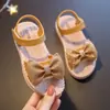 Sandalias para Niñas Verano Nuevo Versión Coreana Niños Medianos y Grandes Casual Planas Suela Suave Zapatos de Princesa Versátiles Zapatos de Playa para Niñas Pequeñas