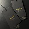 Etiqueta de ropa de alta gama personalizada con tarjeta negra engrosada, diseño colgante dorado y plateado, formulación de etiqueta de precio de marca registrada para ropa