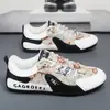 2026 Novo Modelo Transfronteiriço Tecido Respirável Slip-On Sapatos Casuais para Uso Externo para Homens com Biqueira Fechada e Design de Meia-Sola
