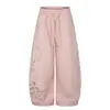 Pantalones de Entrenamiento Gypsophila Scimitar para Hombre Marca Trendy High Street Diseño con Sentido Bordado Floral Lateral Personalidad Casual Pierna Ancha Pantalones Largos