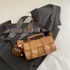Bolsa de Mão Feminina Moda Retrô de Alto Acabamento 2026 Nova Coleção de Primavera Bolsa Transversal Casual Simples Estilosa de Alto Acabamento