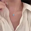 Collar de Trébol de Cuatro Hojas Azul Paraíba para Mujer Modelo Nuevo 2026 Accesorio de Collar de Clavícula de Lujo Ligero de Gama Alta de Nicho