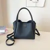 Bolsa Feminina de Alta Qualidade Tipo Saco de Mão Nova Moda Verão 2025 Simples Versátil Bolsa de Ombro Bolsa Transversal Casual