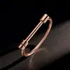 Pulsera de Acero de Titanio para Mujer con Diamantes, Versátil y de Nicho, Pulsera de Acero Inoxidable de Lujo Ligero que No se Descolora y se Puede Usar en la Ducha