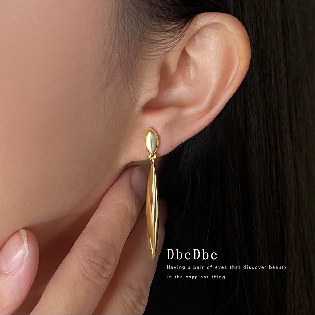 1_0004_耳夹模特水印右 拷贝 2.jpg