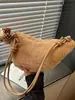Bolso de felpa transfronterizo para mujer invierno 2026 estampado de leopardo estilo nuevo moderno versátil de un solo hombro axila bandolera bolso de viajero bolsa de albóndiga