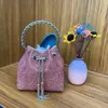 Bolso cubeta de diseño nicho con diamantes para mujer 2023 nueva moda bolso completo de diamantes dios del vino bolso de hombro cruzado para axila moda