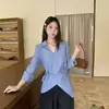 Moda Feminina Outono 2026 Tamanho Plus Elegante Camisa Casual Leve Listrada com Gola Reversível Slim Fit Jovem