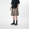 Shorts pretos listrados estilo americano para homens 2026, calças plissadas estilo old money de verão, shorts casuais no joelho atacado