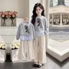 Conjunto de Dos Piezas Elegante y Sencillo para Niñas: Sudadera de Manga Larga y Pantalones Casuales de Pierna Ancha para Primavera y Otoño 2026