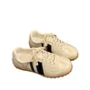Otoño 2026 Nuevos Zapatos Deportivos Casuales Versátiles Cómodos Versión Coreana Retro Piel Suave Suela Suave Decoración con Hebilla de Cuero Zapatos de Entrenamiento Alemanes para Mujer