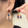 Aretes de Diseño Coreano con Forma Geométrica, Modernos y Elegantes, Colores Contrastantes, Nicho, Lujo Ligero, Diseño de Alta Gama