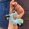 Pingente criativo de chaveiro de patinete elétrico de fricção, brinquedo divertido para aliviar o estresse de estudantes, presente para máquina de pegar bichos atacado