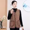 Colete de Lã de Três Camadas Estilo Primavera e Outono com Pompons, Nova Peça Versátil para Meia-Idade e Idosos, Colete de Algodão Sem Mangas Cor de Camelo com Estampa Floral