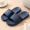 Sandalias al por mayor de suela blanda para mujer, Chanclas para pedicura de fábrica de plástico, Pantuflas de baño para hombre de hotel para interior