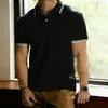 Venta al por mayor de fábrica Camisetas ajustadas Versátiles Casuales Retro Camisas Polo para Hombre Rayadas con Cuello Camisero de Manga Corta Estilo Británico