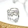 Anel Japonês e Coreano Exquisito com Esmalte Gotejante, Letra Microincrustada com Zircônia, Design de Nicho, Sensação de Alto Padrão, Versátil e Estiloso Anel para o Dedo Indicador