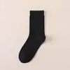 Calcetines negros de media pantorrilla para hombre, acanalados, color liso, estilo de negocios, adecuados para ir al trabajo y para vestir formal, transpirables, finos, versátiles, para primavera y verano