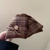 Pinza para el pelo triangular de cuadros estilo coreano para mujer, nueva colección de verano 2026, con un look sofisticado y vintage, perfecta para crear un recogido elegante en la parte posterior de la cabeza