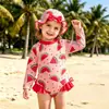 ¡Un Imprescindible para la Playa! Gorro de Natación Lindo con Lazo + Conjunto de Bañador de Dos Piezas para Bebés Niñas