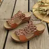 Sandálias Anabela Vazadas com Flores para Mulheres Verão 2025 Confortáveis Sola Macia Chinelos Casuais Tamanho Grande Sapatos de Mãe