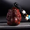 Talla sólida de boj de Pixiu sosteniendo una bola, un colgante decorativo para coche y un adorno artesanal para llevar en la mano