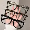 26 años de experiencia en la provisión de lentes de prescripción, monturas cuadradas grandes de cara lisa anti-luz azul de TR, gafas planas unisex con un toque de alta gama